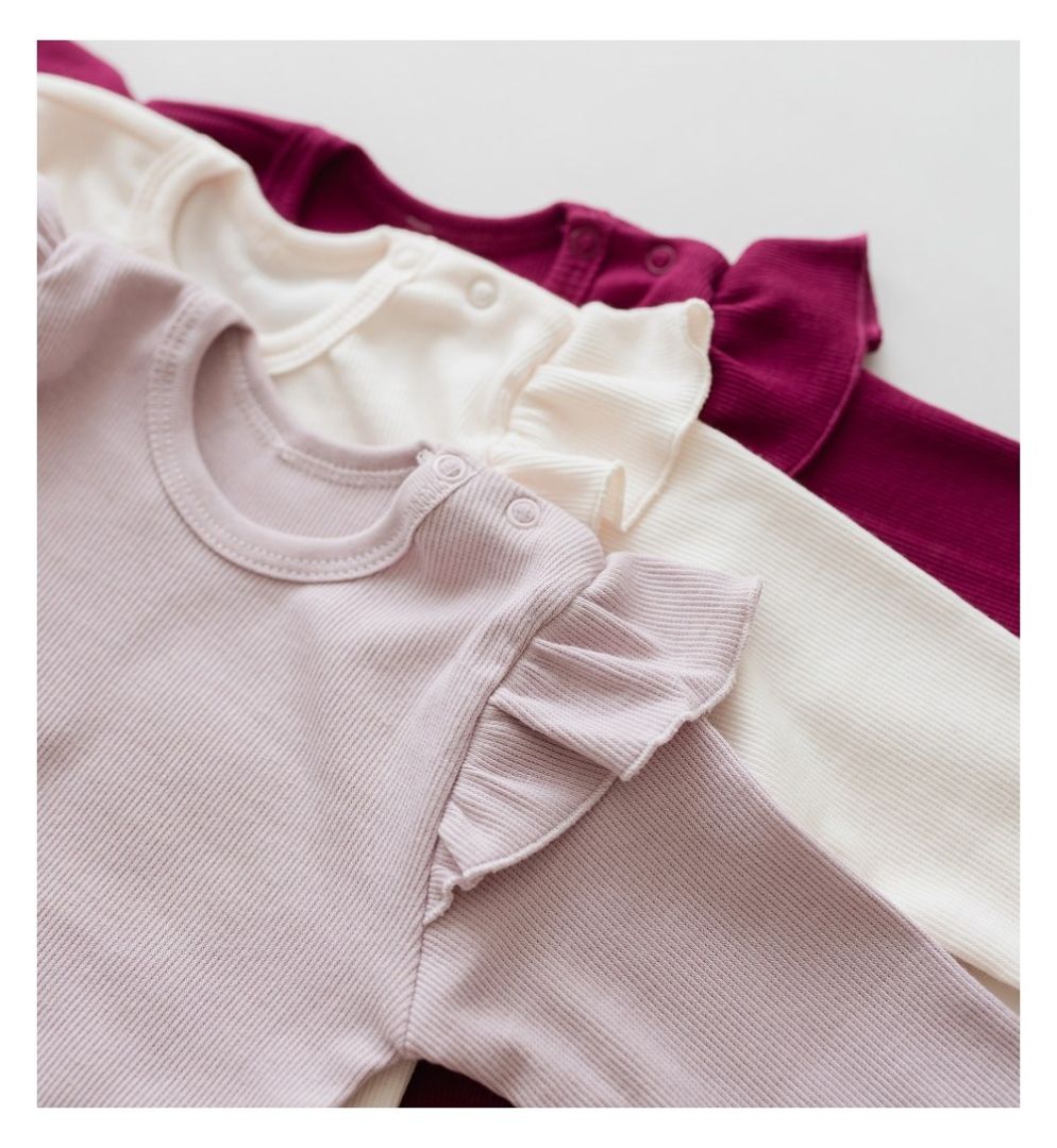 Buying baby clothes cheap in advance